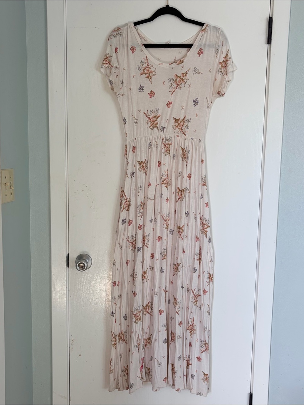 White Floral Short-Sleeve Maxi Dress with Gathered Waist
